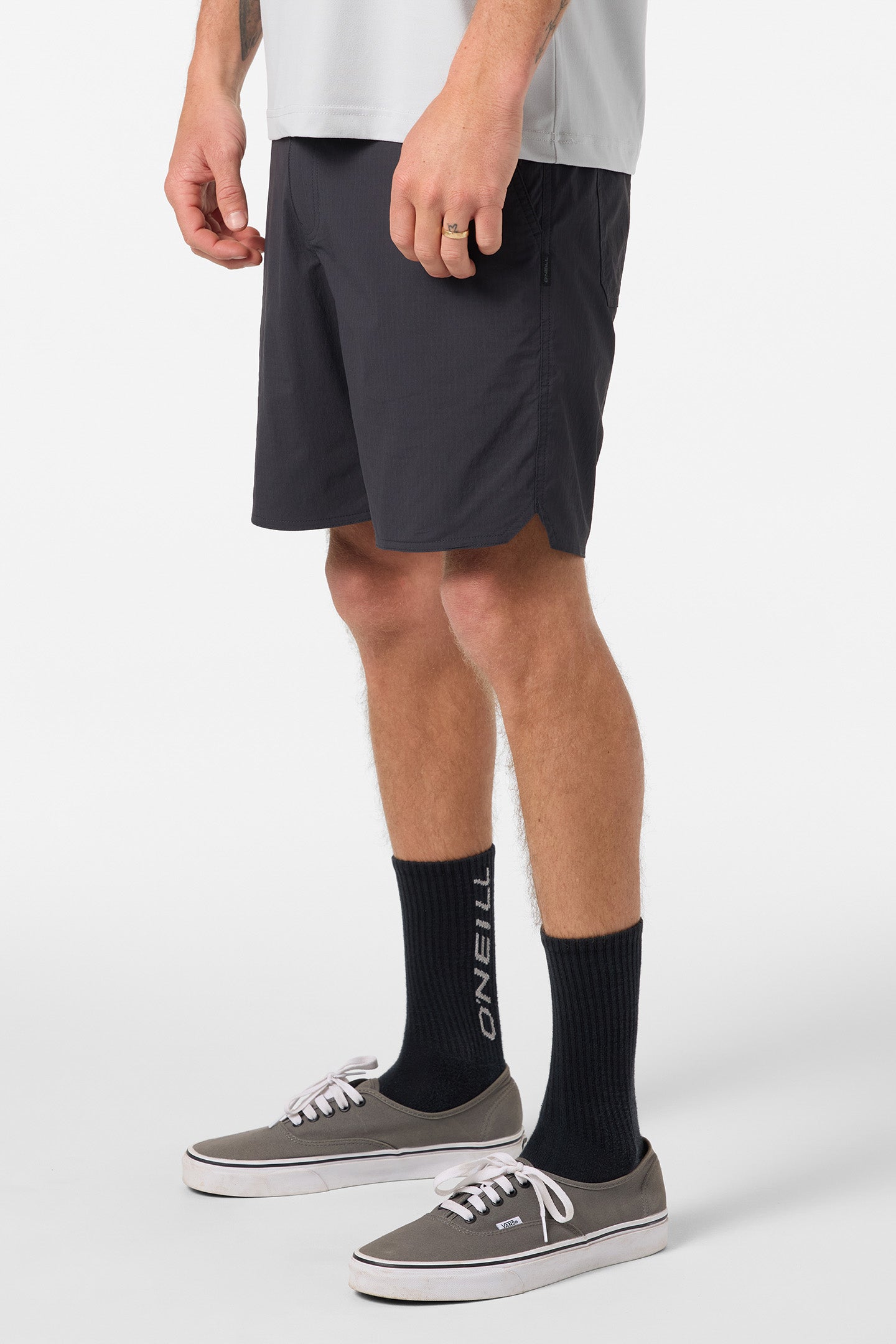TRVLR Halfback 18 Hybrid Shorts - Image 3