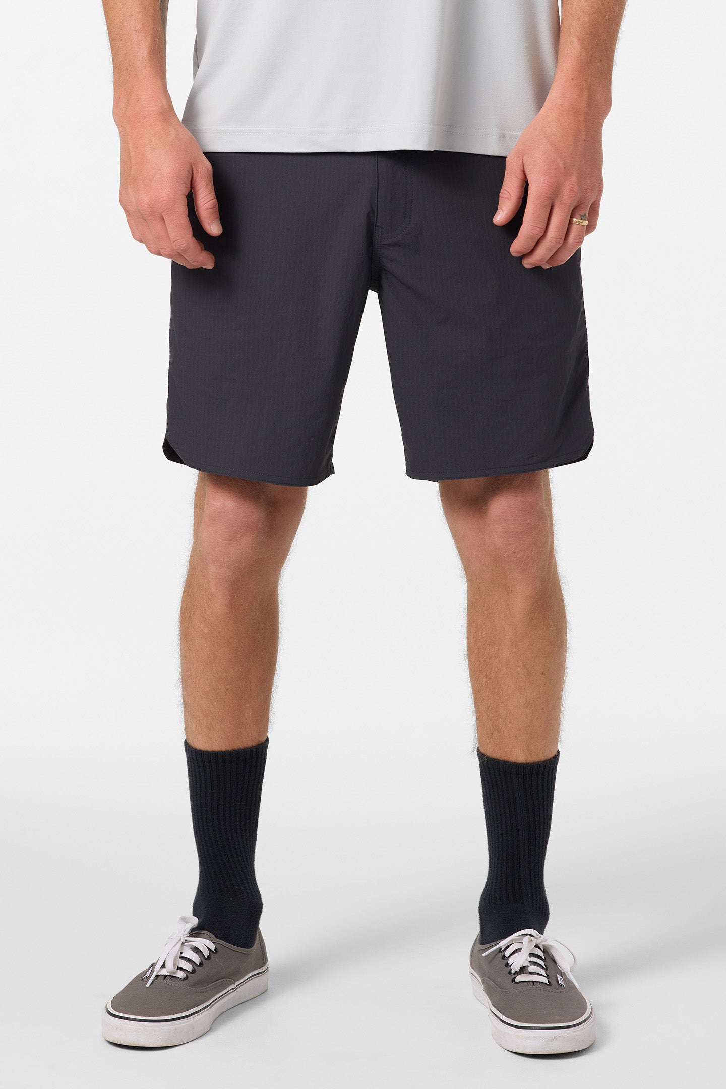 TRVLR Halfback 18 Hybrid Shorts - Image 2
